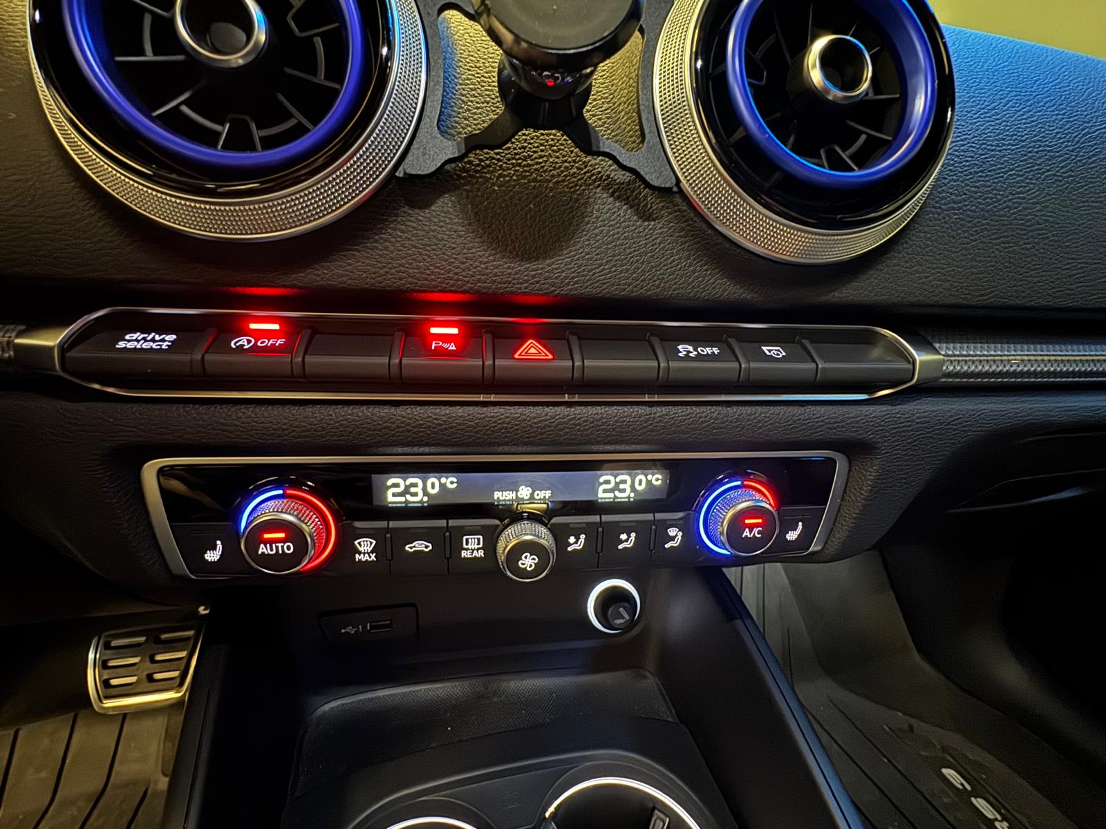 AUDI RS3 Sportback 2.5 TSI quattro S-tronic-image-22