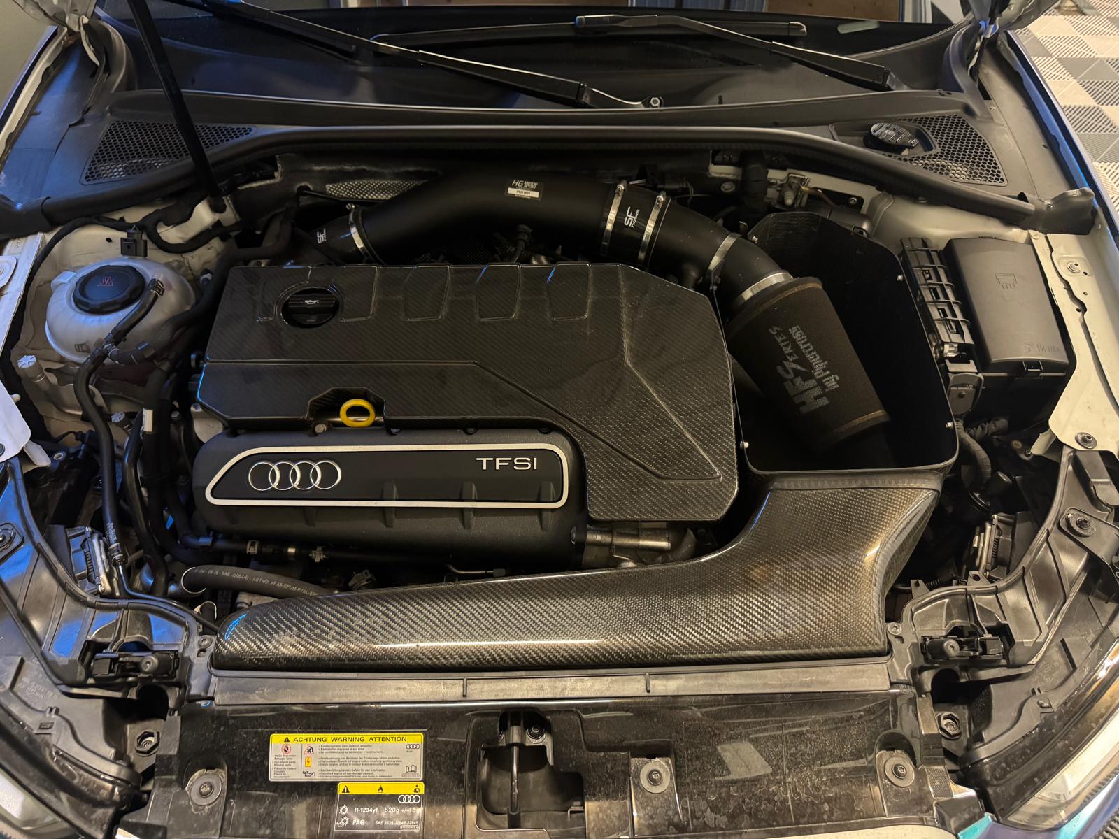 AUDI RS3 Sportback 2.5 TSI quattro S-tronic-image-25