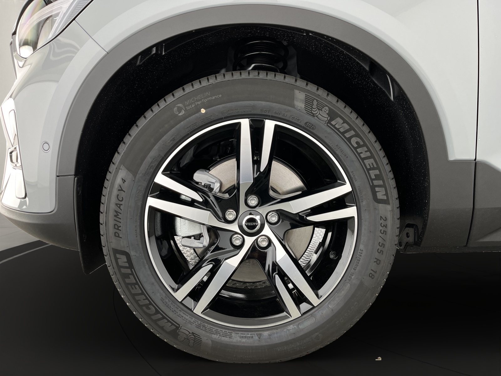 VOLVO XC40 2.0 B3 MH Plus Dark-image-6