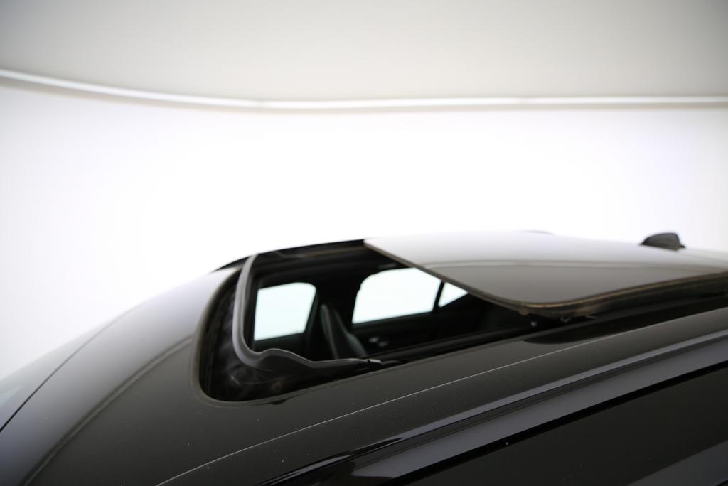 VOLVO XC40 P8 Twin Pro AWD-image-12