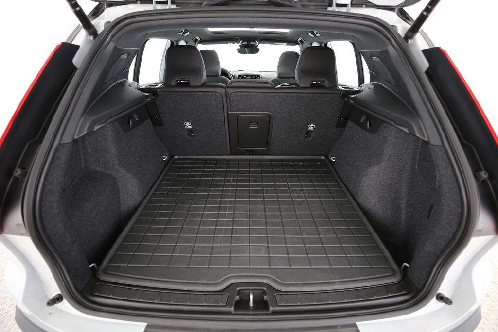 VOLVO XC40 P8 Twin Pro AWD-image-15