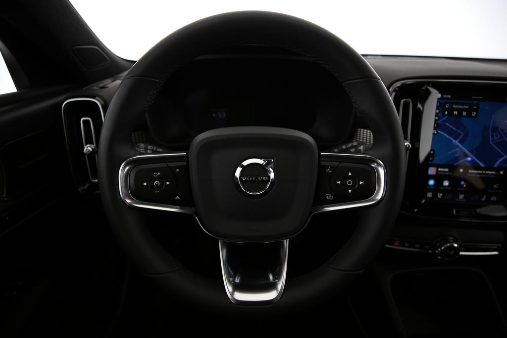 VOLVO XC40 P8 Twin Pro AWD-image-6