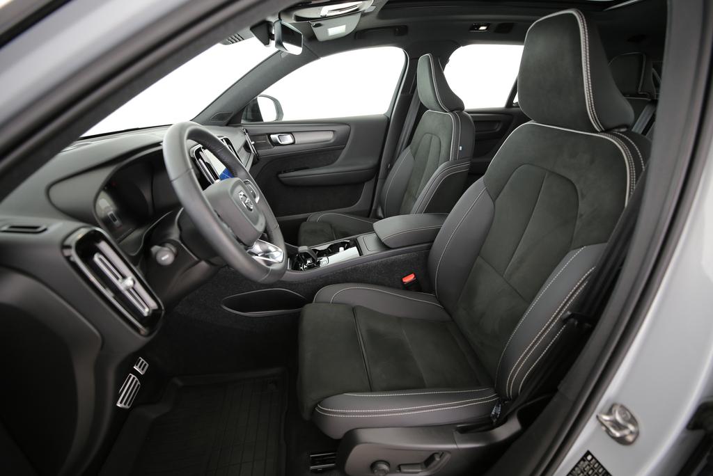 VOLVO XC40 P8 Twin Pro AWD-image-3