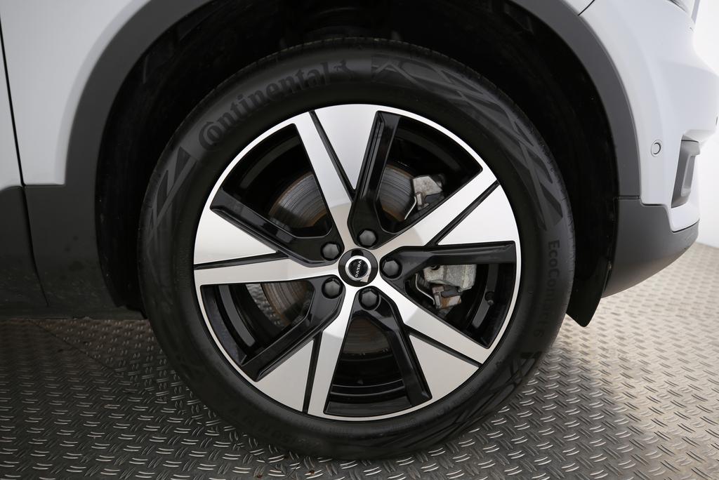 VOLVO XC40 P8 Twin Pro AWD-image-14