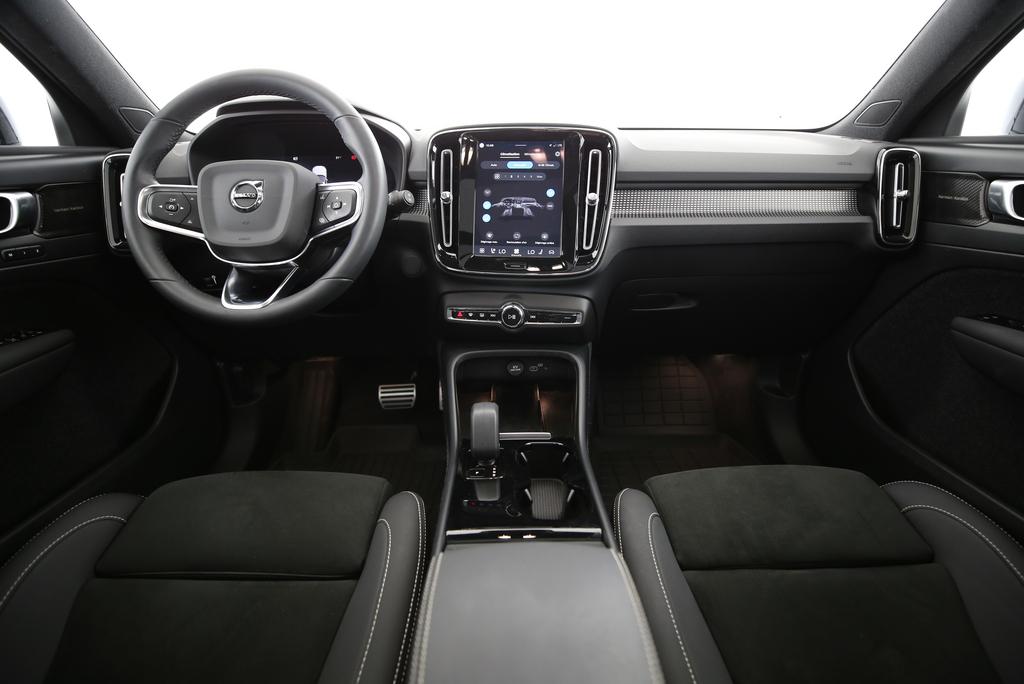 VOLVO XC40 P8 Twin Pro AWD-image-4