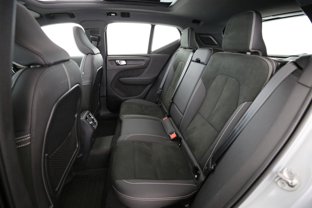 VOLVO XC40 P8 Twin Pro AWD-image-11
