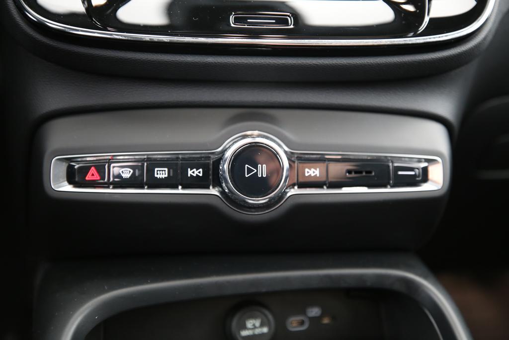 VOLVO XC40 P8 Twin Pro AWD-image-8
