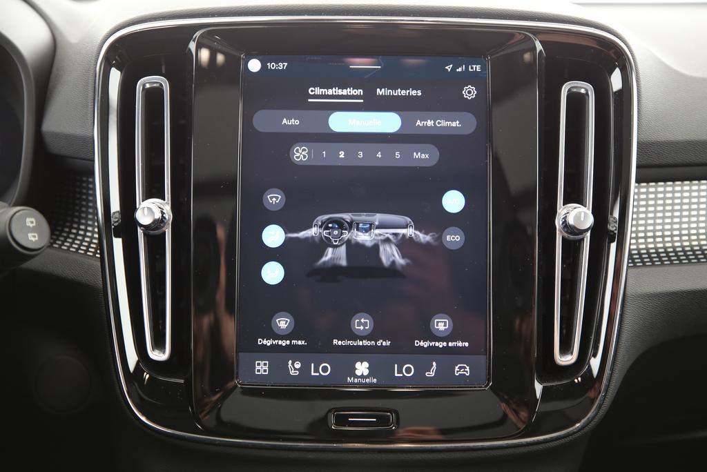 VOLVO XC40 P8 Twin Pro AWD-image-9