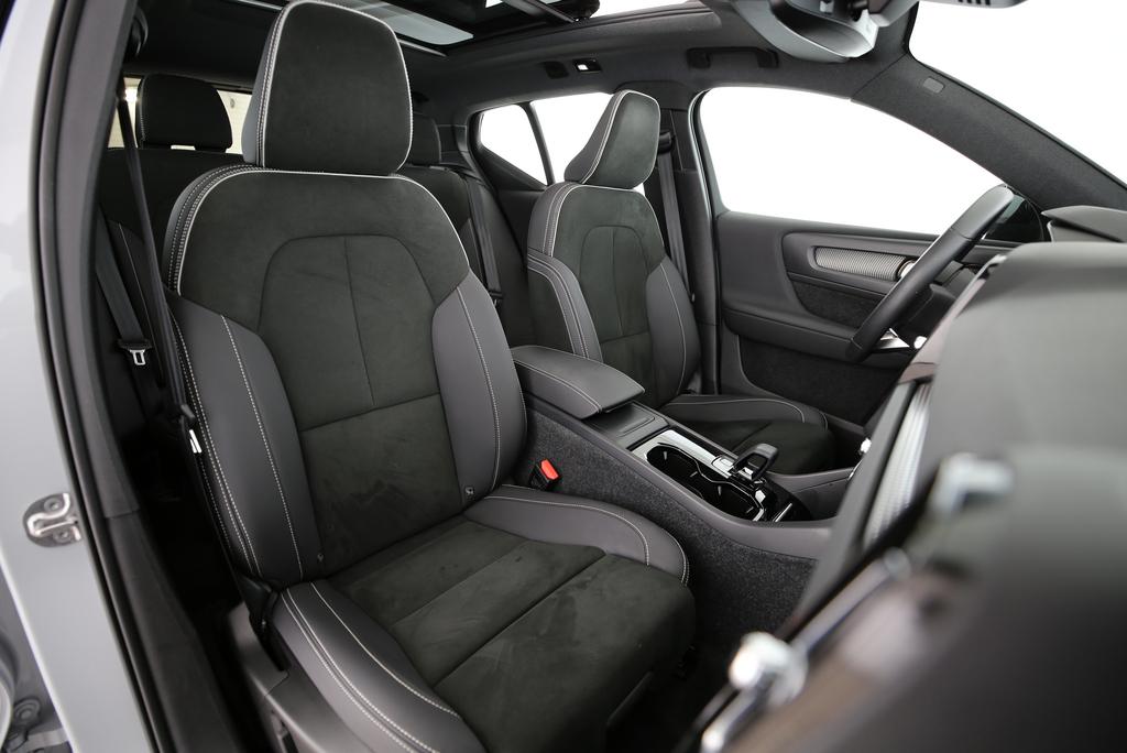 VOLVO XC40 P8 Twin Pro AWD-image-13