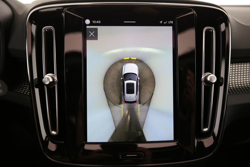 VOLVO XC40 P8 Twin Pro AWD-image-16