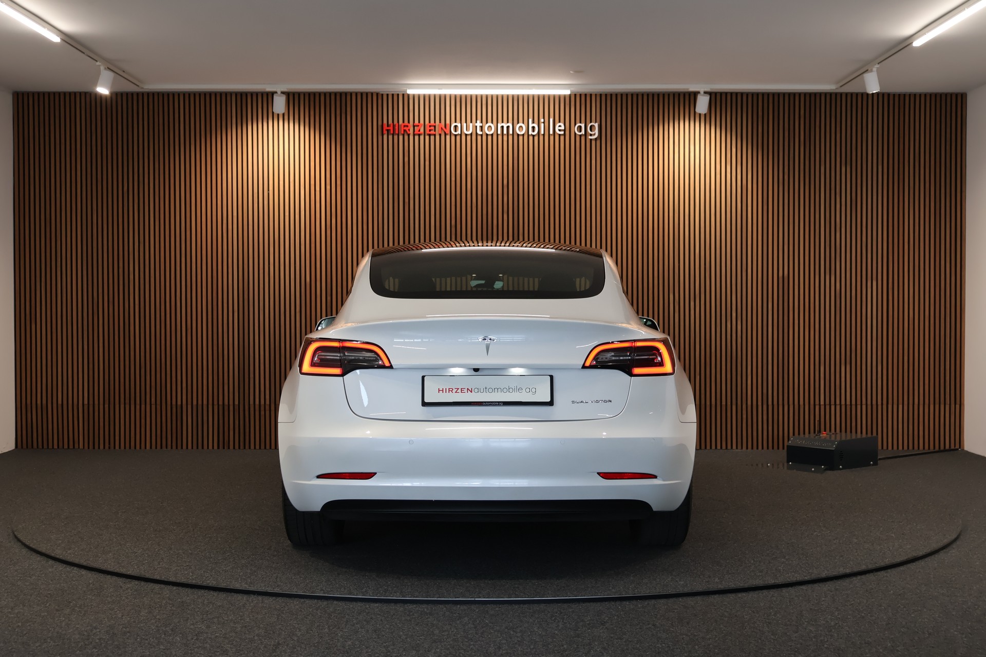TESLA Model 3 Long Range Dual Motor AWD-image-3