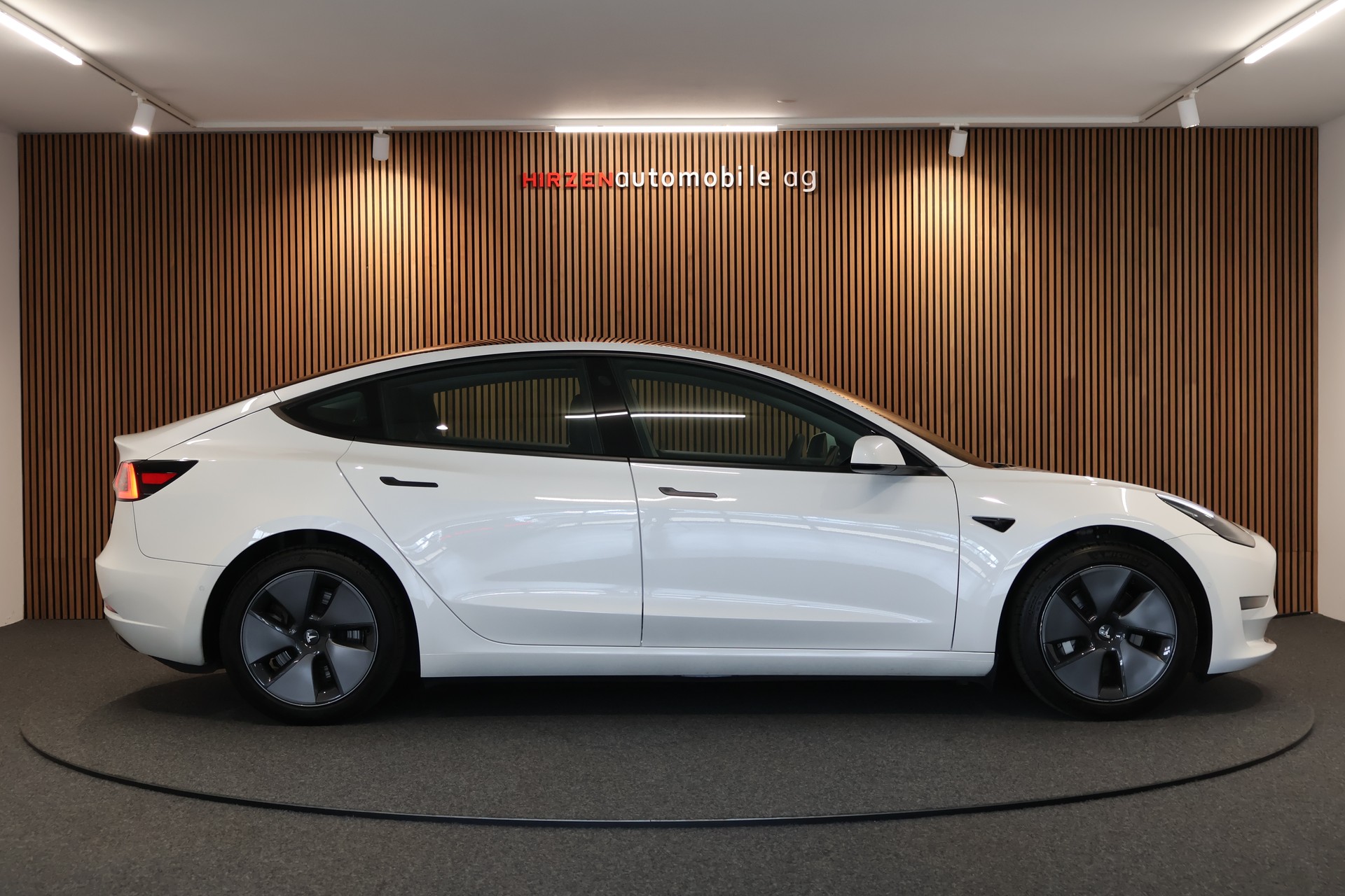 TESLA Model 3 Long Range Dual Motor AWD-image-5