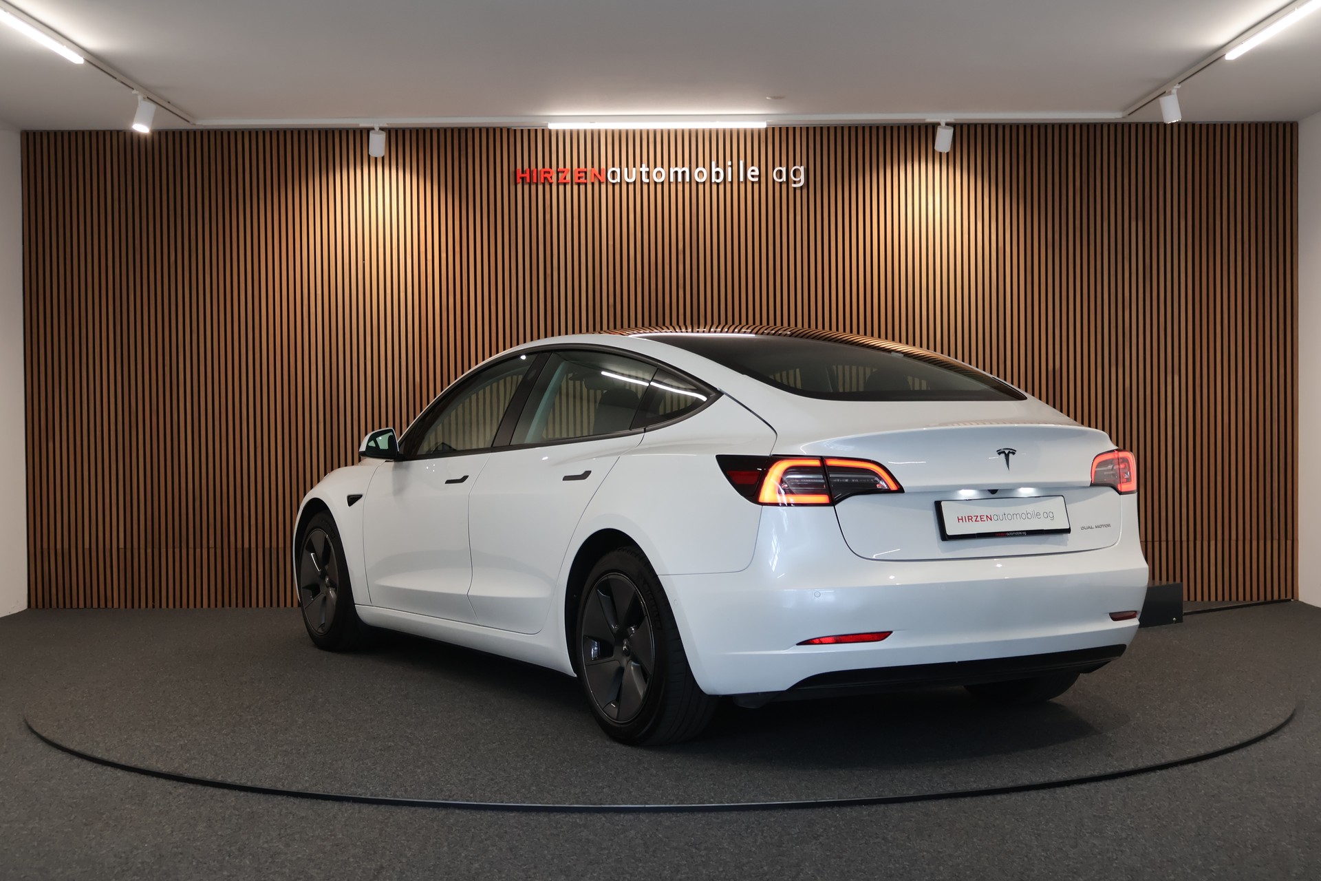 TESLA Model 3 Long Range Dual Motor AWD-image-2
