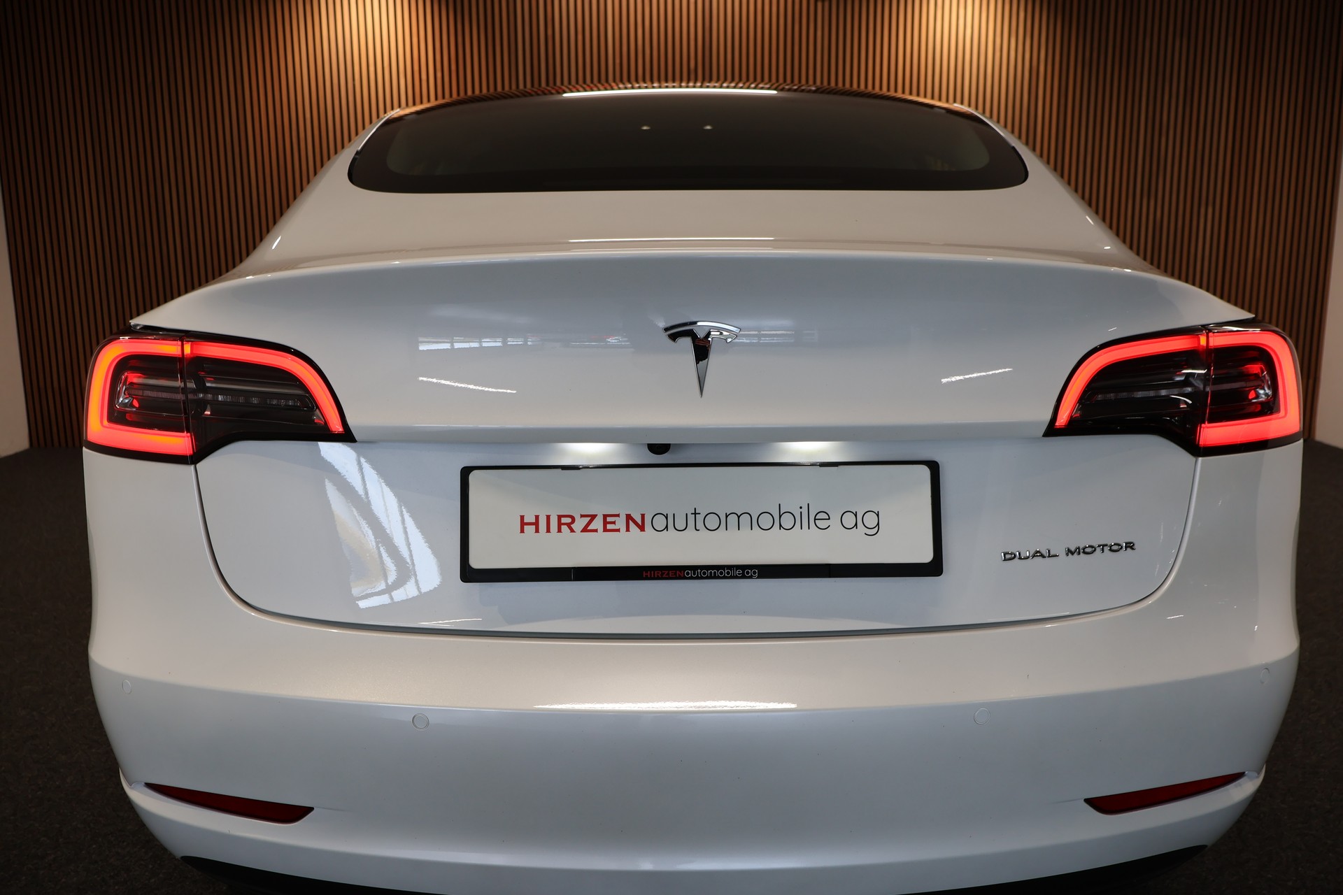TESLA Model 3 Long Range Dual Motor AWD-image-16