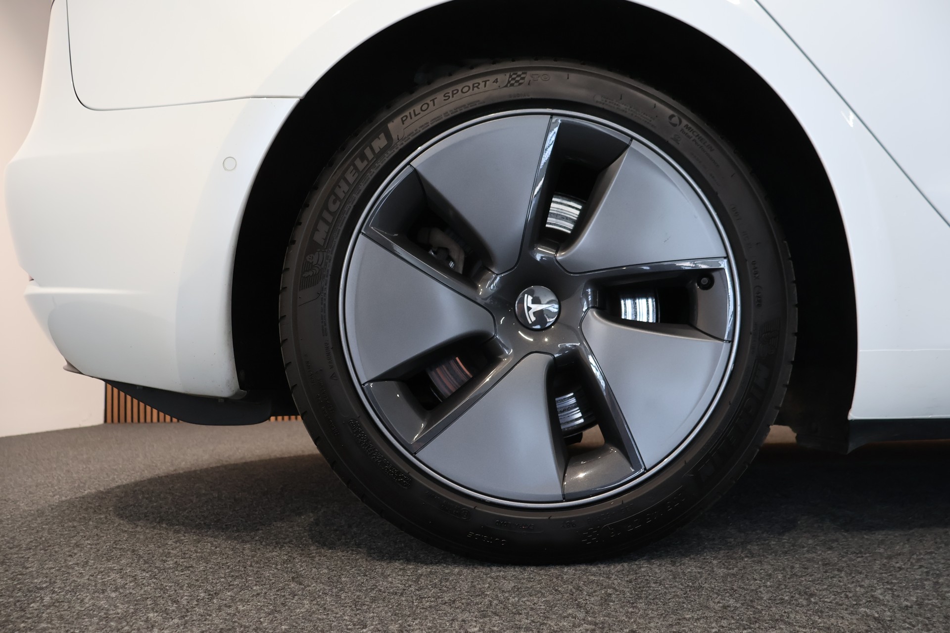 TESLA Model 3 Long Range Dual Motor AWD-image-27
