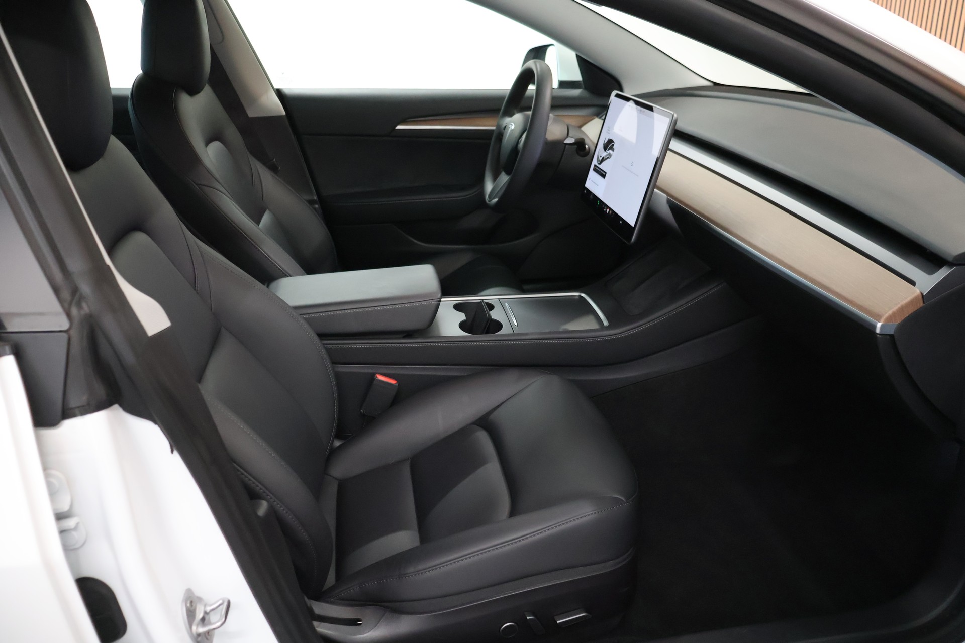 TESLA Model 3 Long Range Dual Motor AWD-image-14