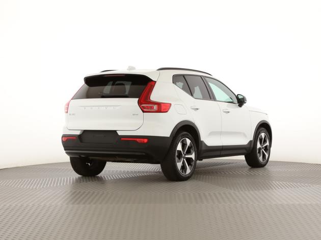 VOLVO XC40 B4 Benzin Mild Hybrid Plus Dark DCT-image-1