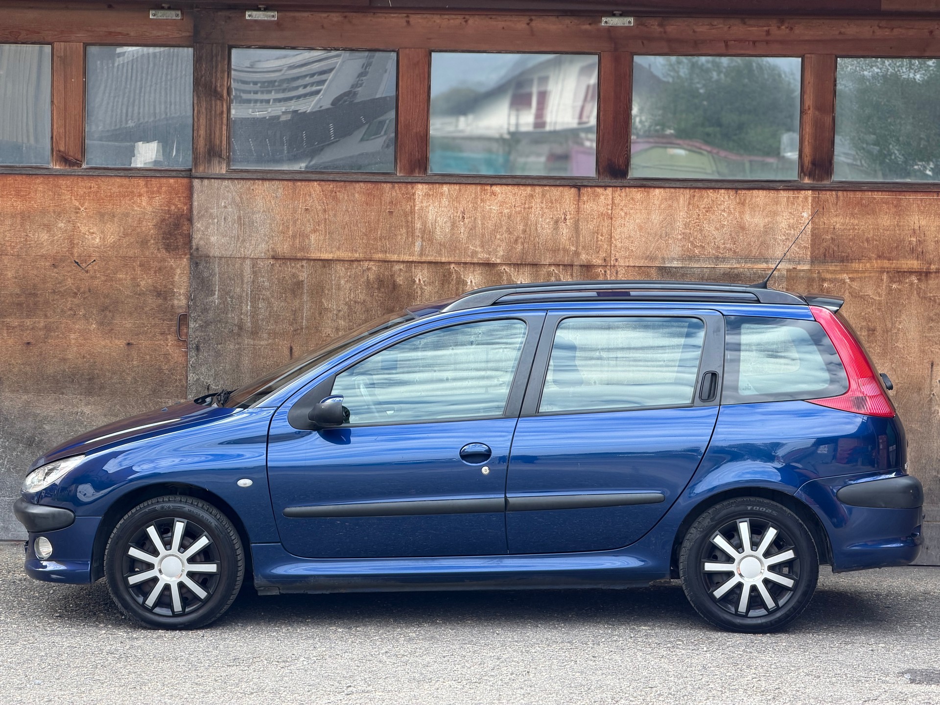 PEUGEOT 206 SW 1.6 16V XS-image-9