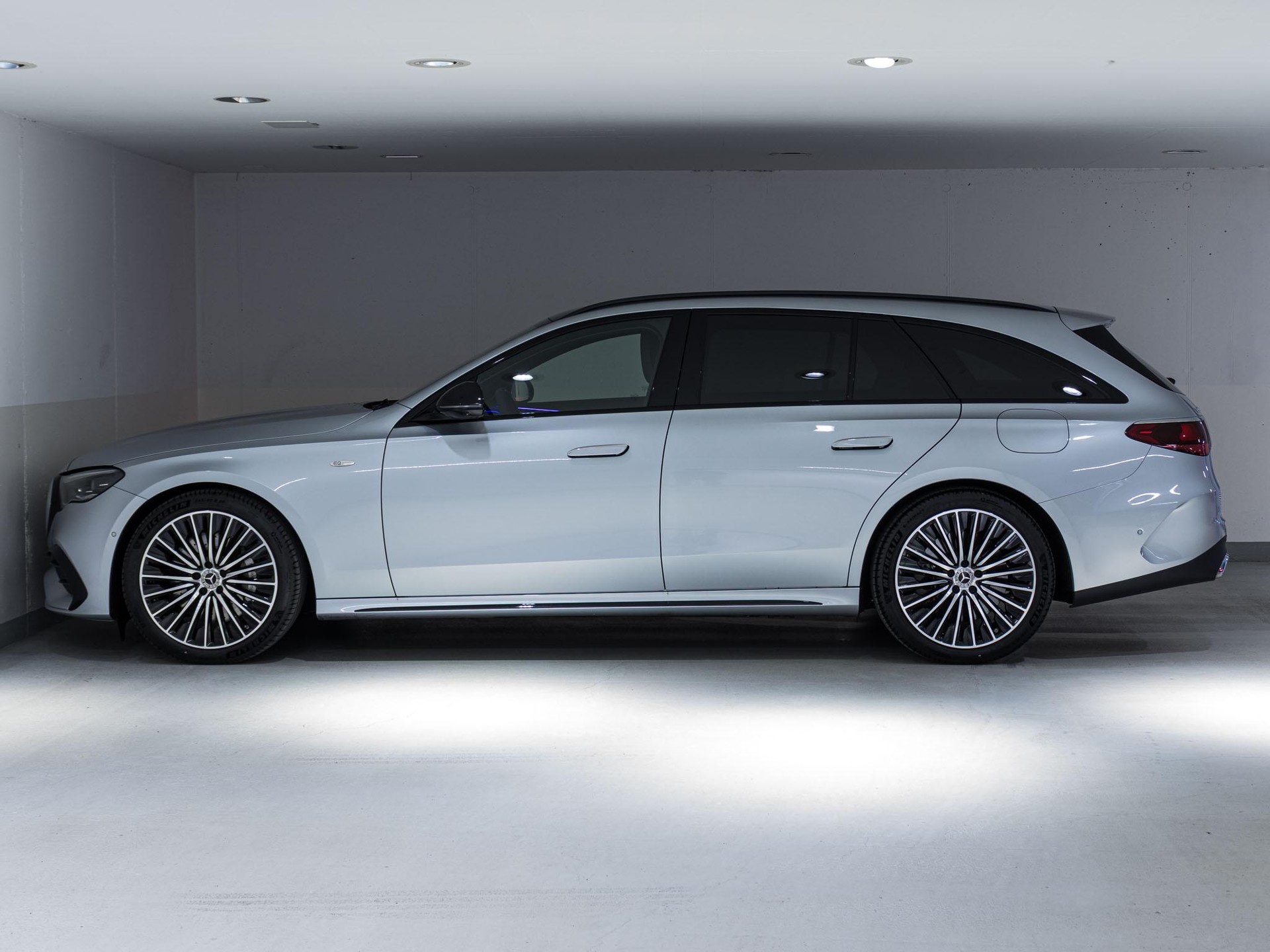 MERCEDES-BENZ E 300 de 4MATIC T-Modell-image-4