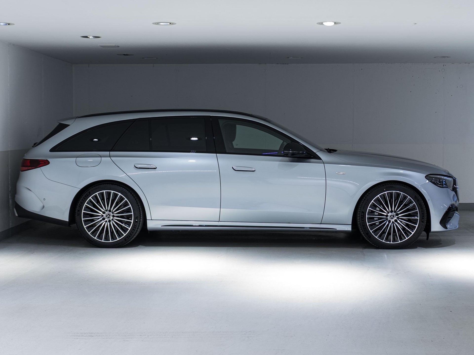 MERCEDES-BENZ E 300 de 4MATIC T-Modell-image-1