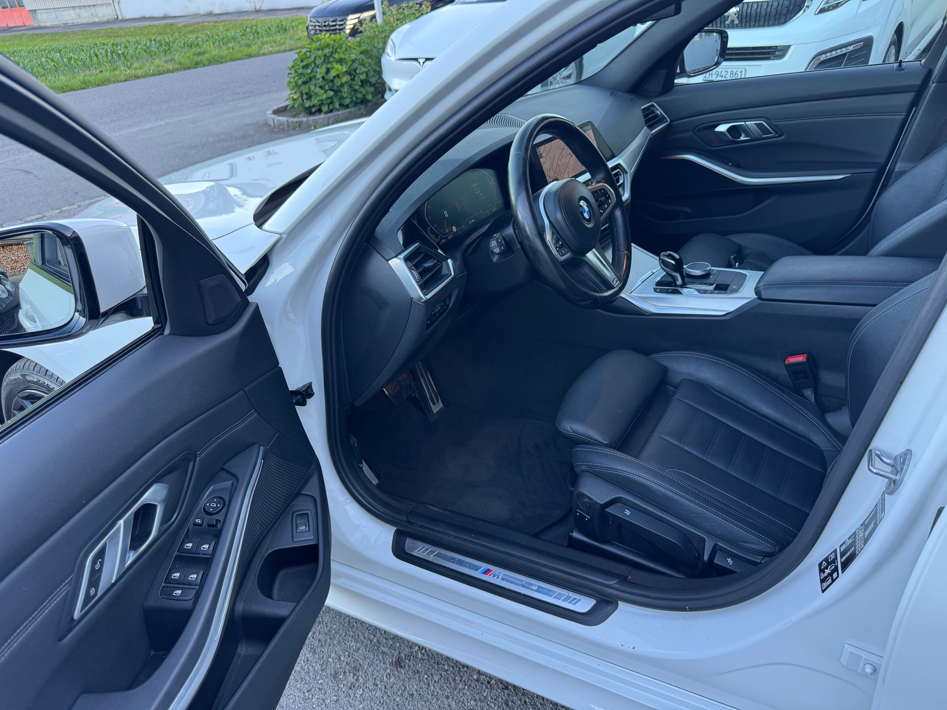 BMW 320d xDrive 48V Touring M Sport Steptronic-image-13