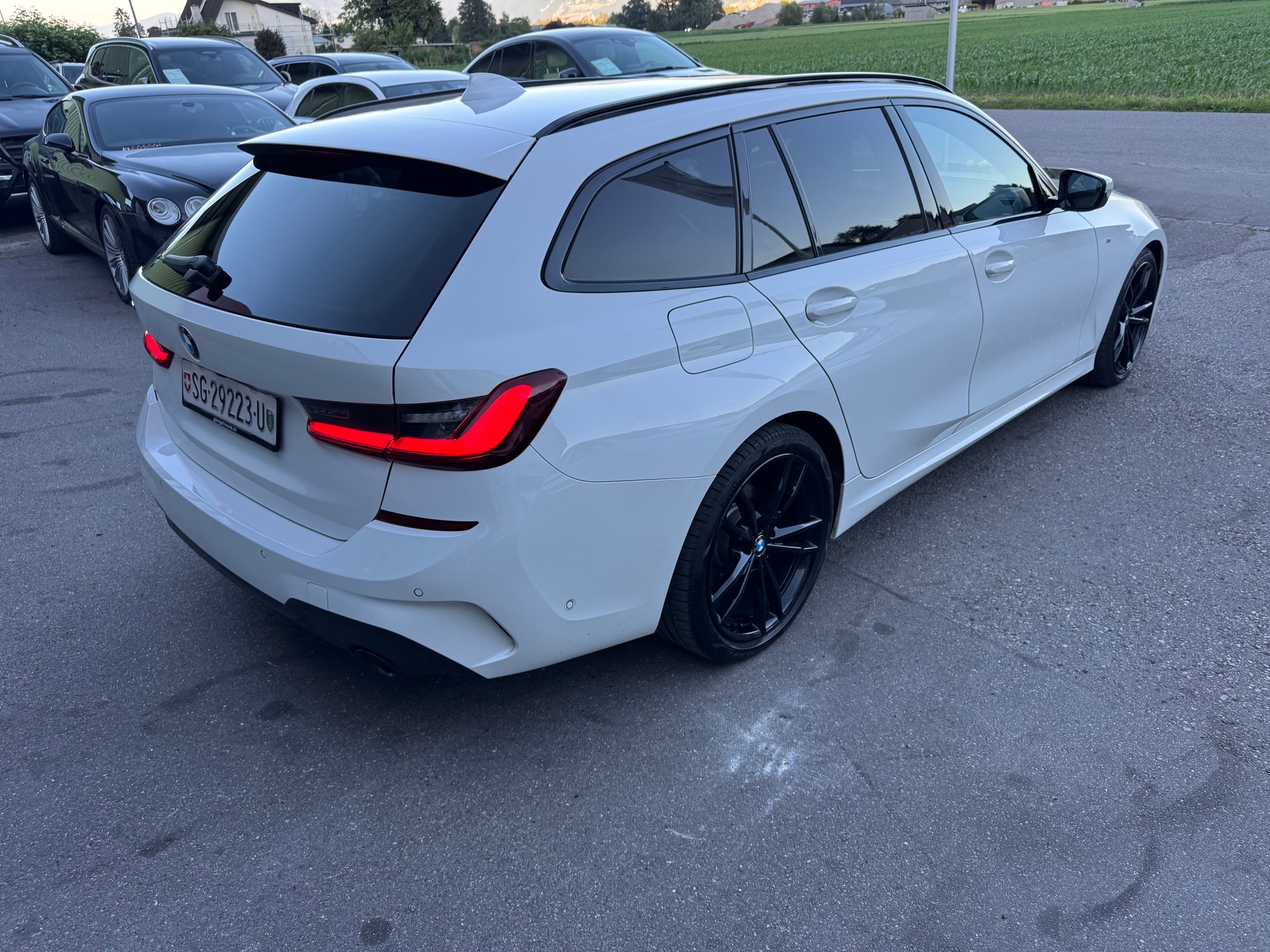 BMW 320d xDrive 48V Touring M Sport Steptronic-image-3