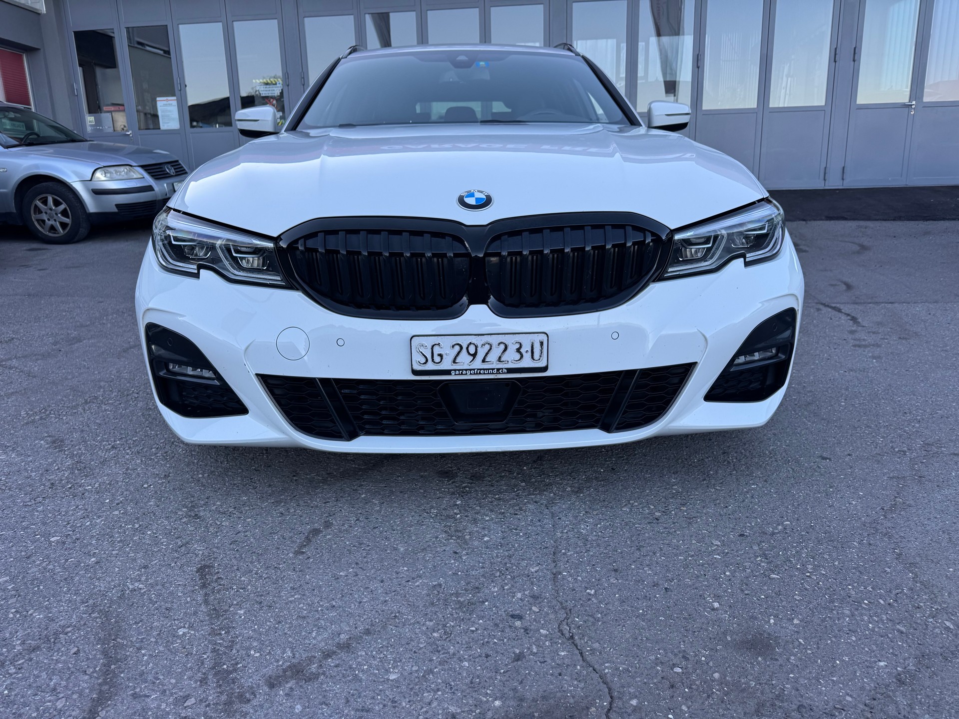 BMW 320d xDrive 48V Touring M Sport Steptronic-image-4