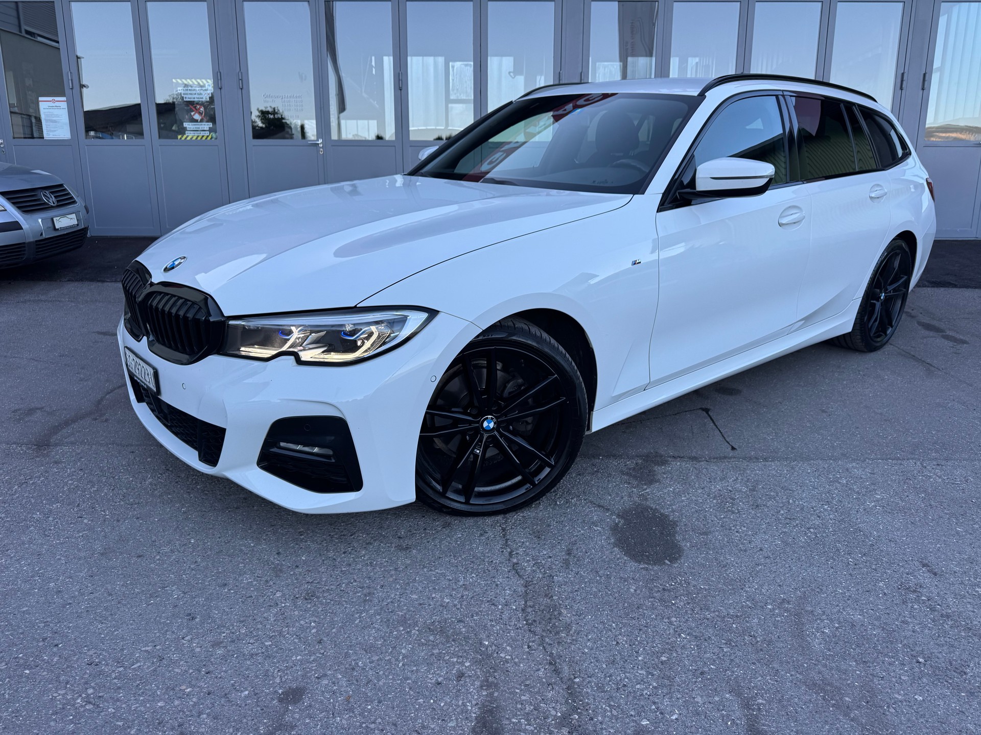 BMW 320d xDrive 48V Touring M Sport Steptronic-image-0