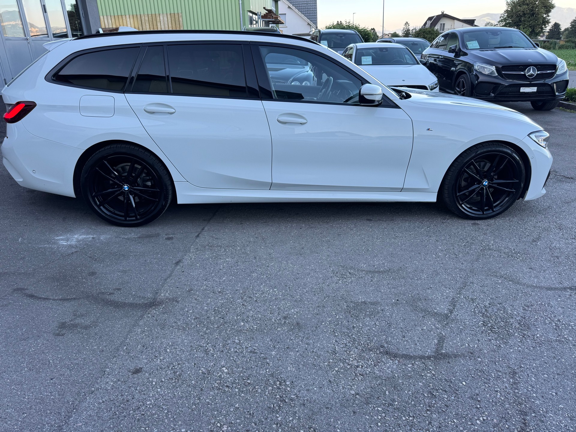 BMW 320d xDrive 48V Touring M Sport Steptronic-image-5