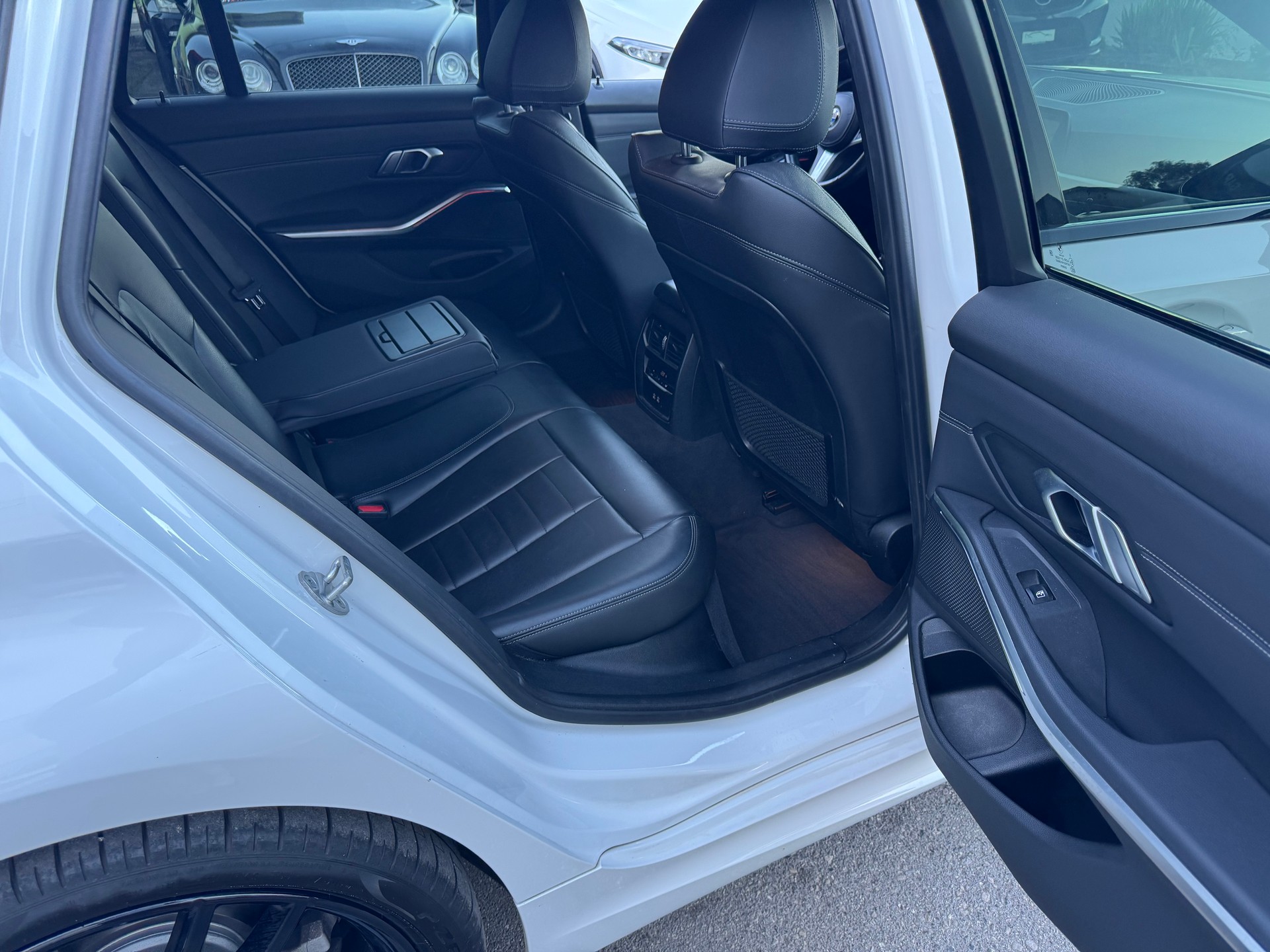 BMW 320d xDrive 48V Touring M Sport Steptronic-image-10