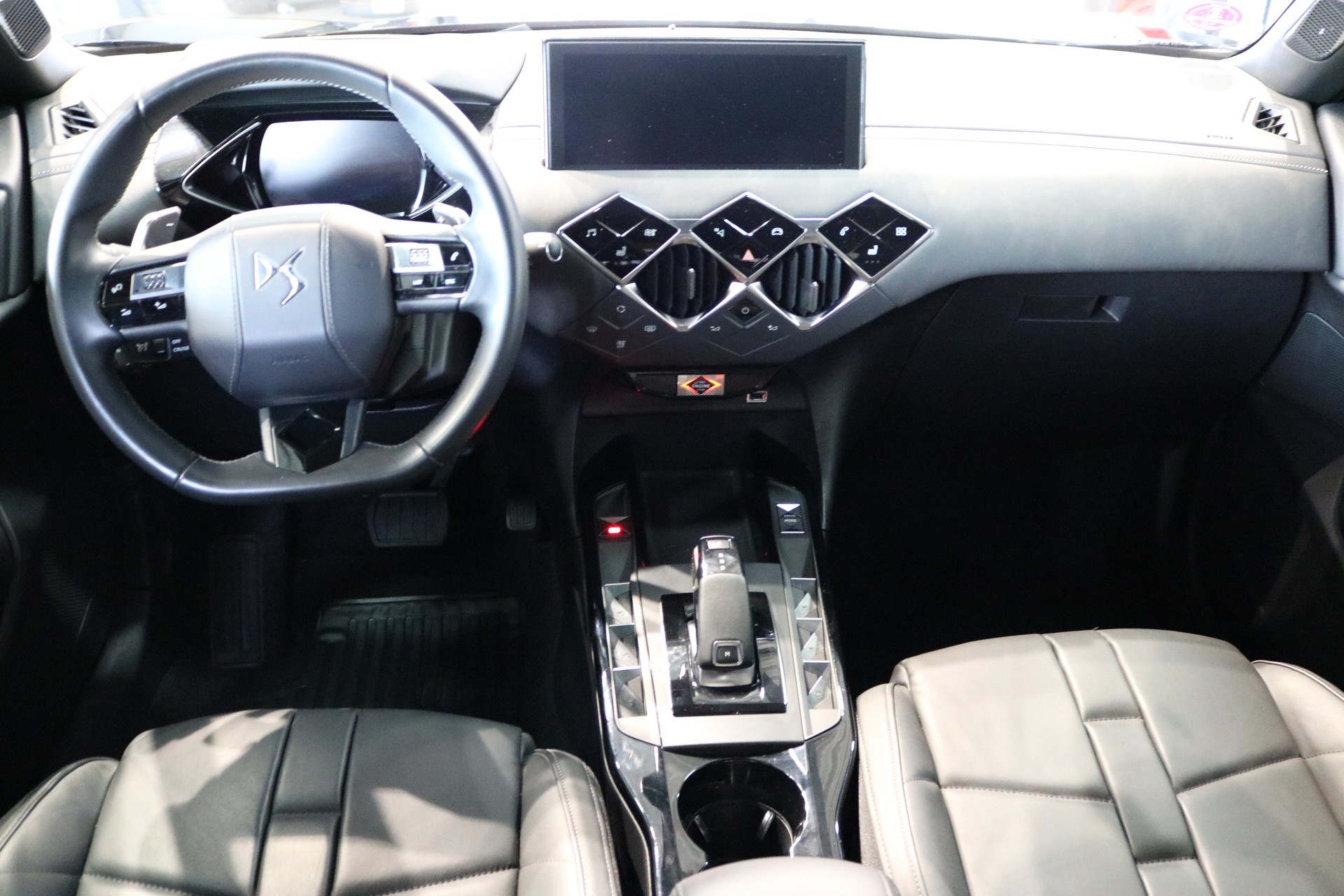 DS AUTOMOBILES DS 3 Crossback 1.2 PureTech SO Chic EAT8-image-2