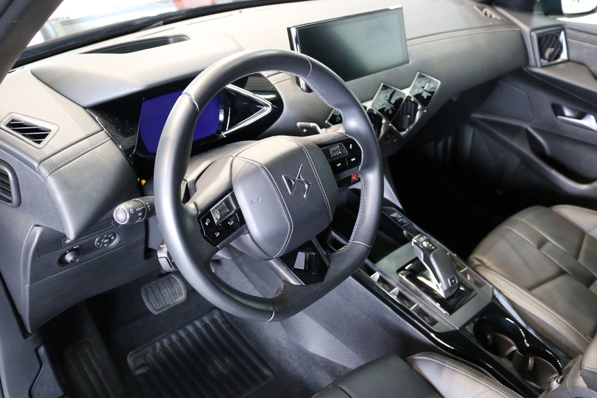 DS AUTOMOBILES DS 3 Crossback 1.2 PureTech SO Chic EAT8-image-23