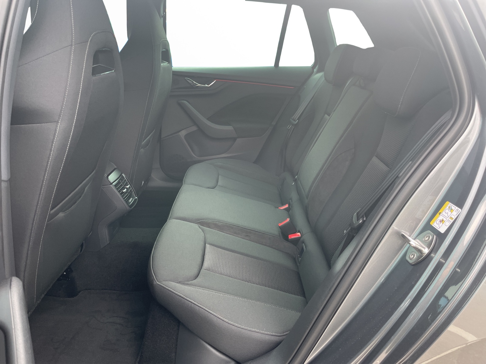 SKODA Kamiq 1.5 TSI Dynamic DSG-image-13