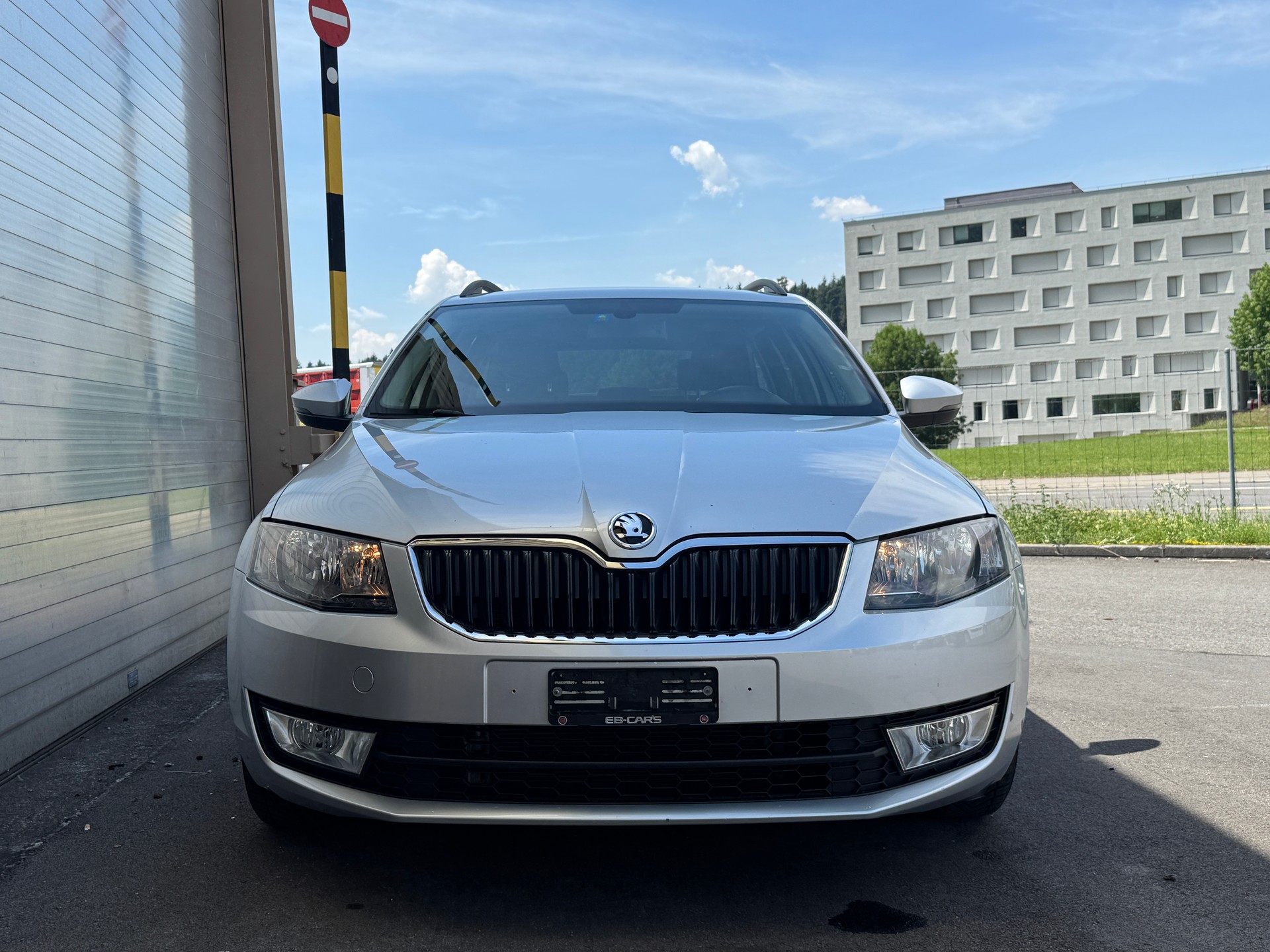 SKODA Octavia Combi 1.6 TDI Ambition DSG-image-1