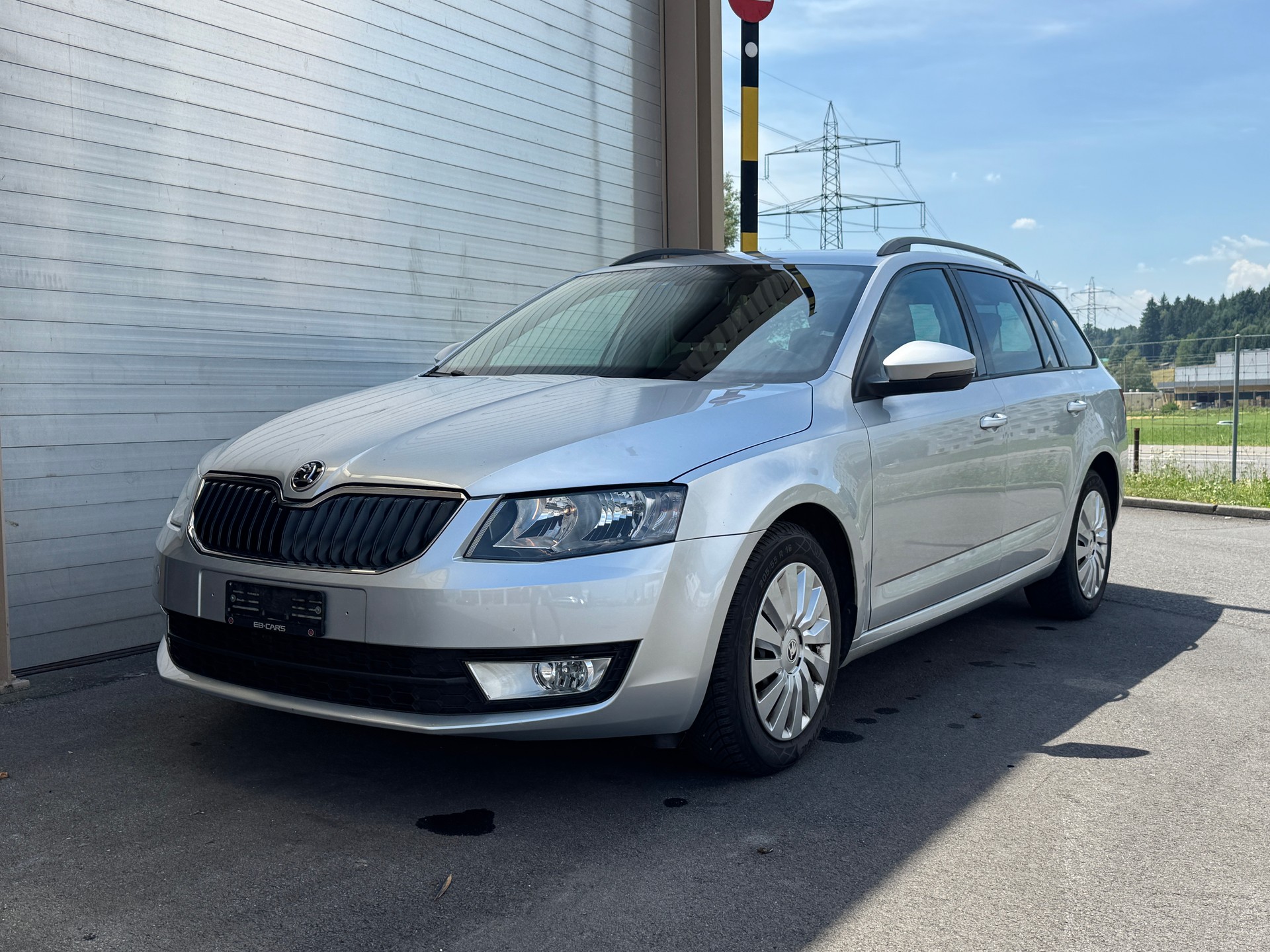 SKODA Octavia Combi 1.6 TDI Ambition DSG-image-0