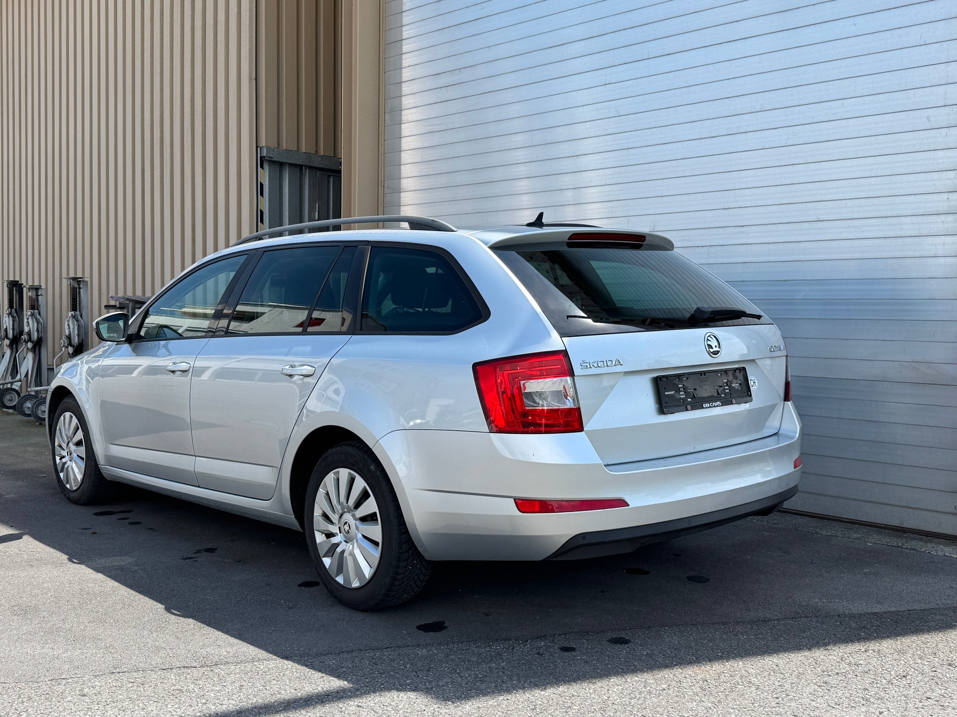 SKODA Octavia Combi 1.6 TDI Ambition DSG-image-3