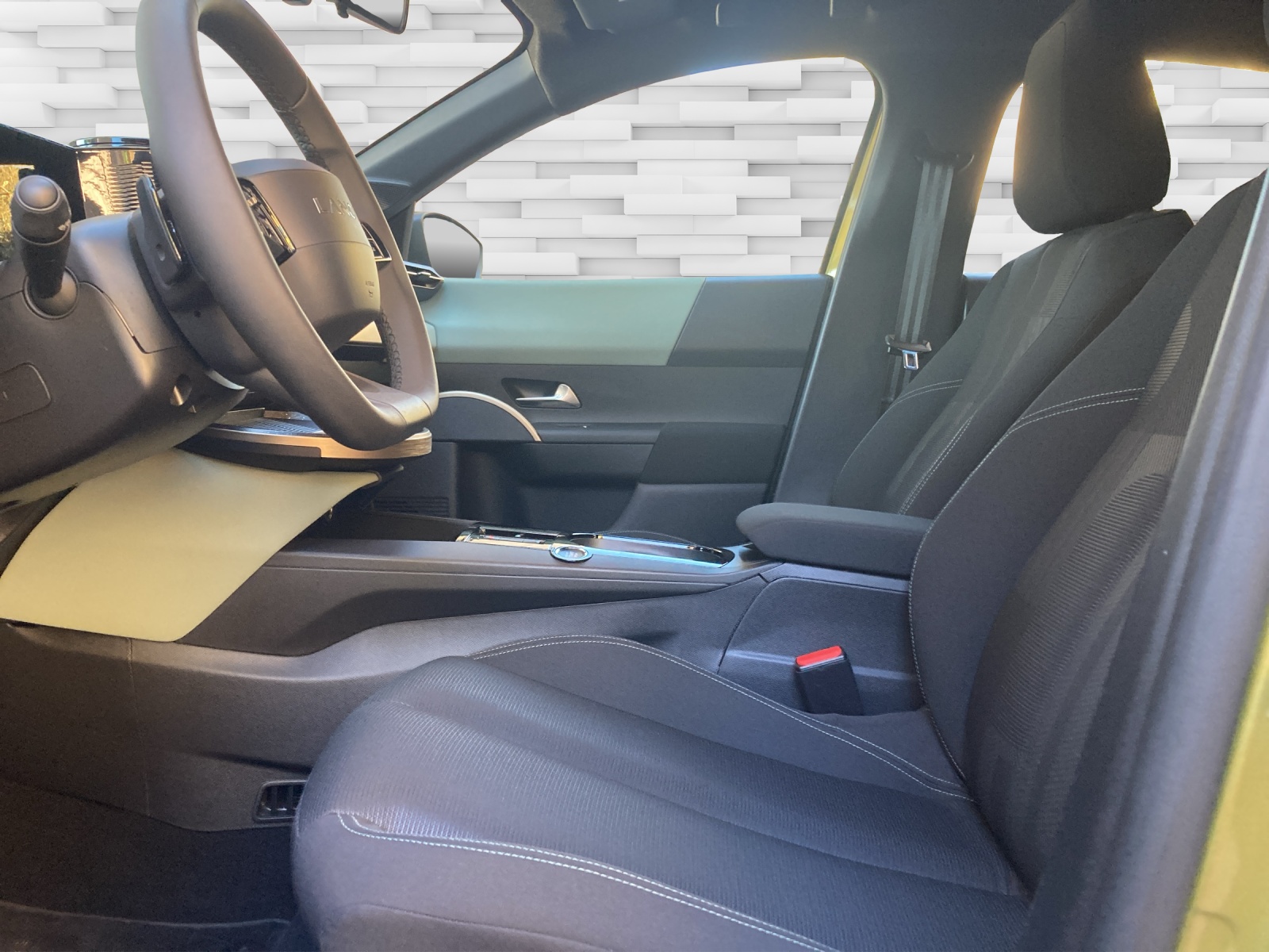 PEUGEOT 2008 e Allure-image-8
