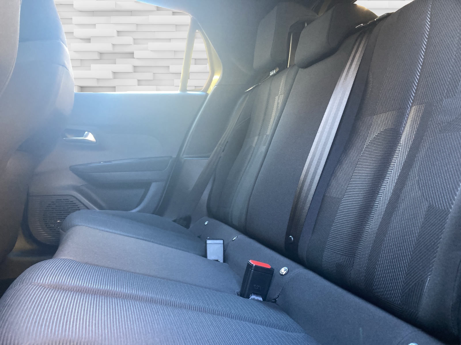 PEUGEOT 2008 e Allure-image-10