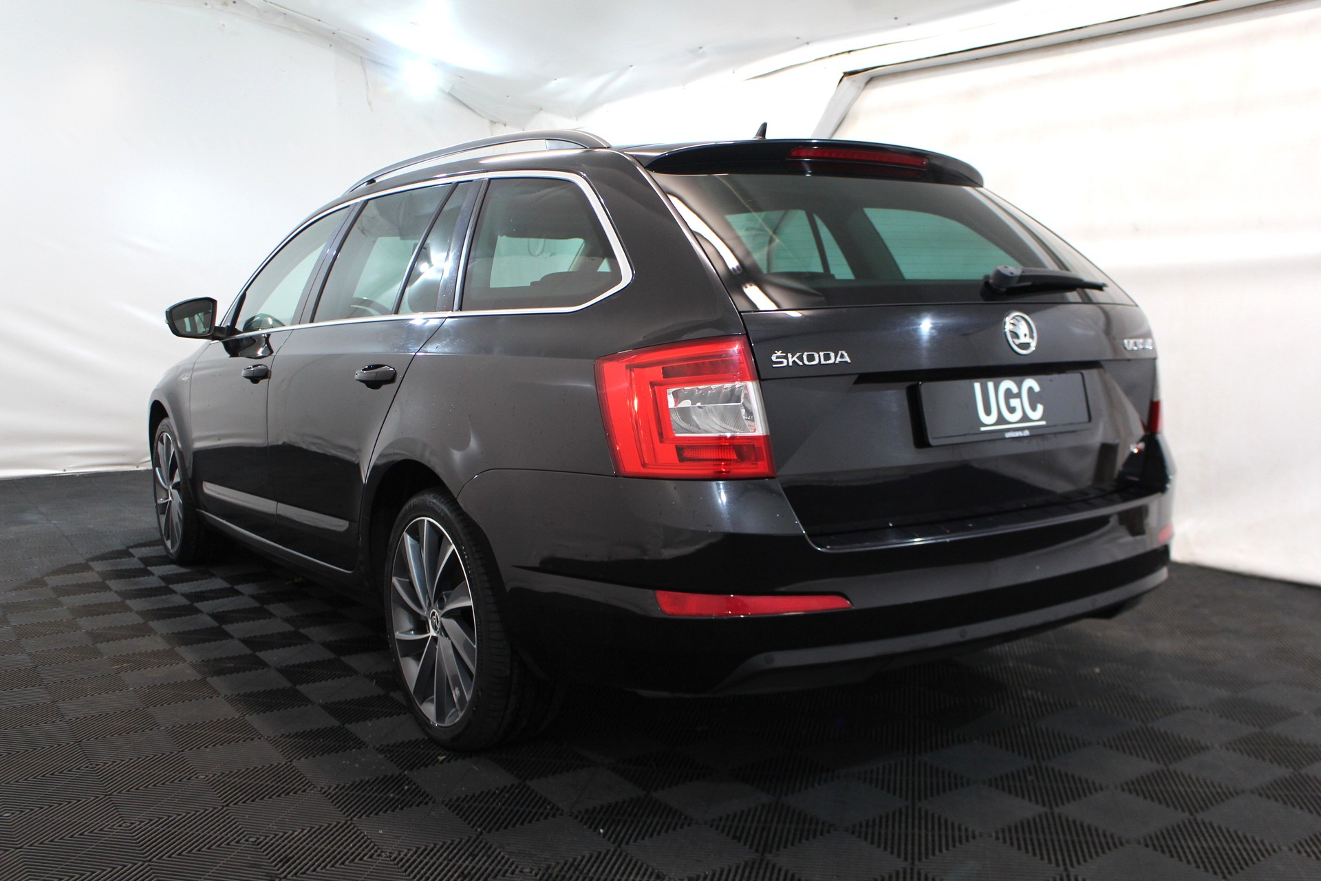 SKODA Octavia Combi 1.8 TSI L & K 4x4 DSG-showroom-element-3