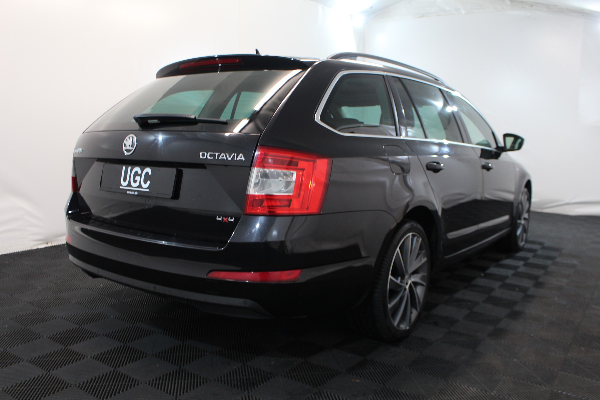 SKODA Octavia Combi 1.8 TSI L & K 4x4 DSG-image-5