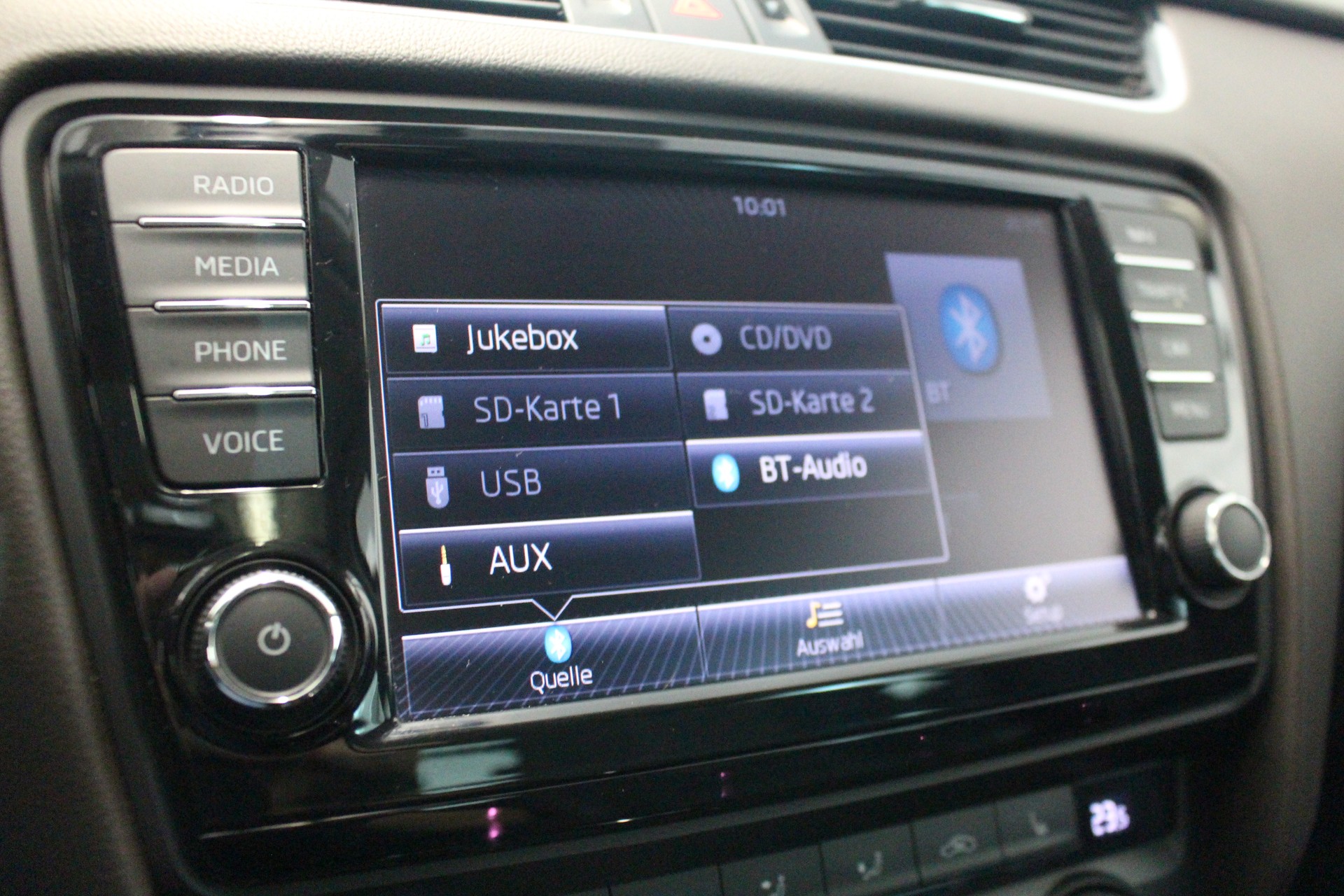 SKODA Octavia Combi 1.8 TSI L & K 4x4 DSG-image-17