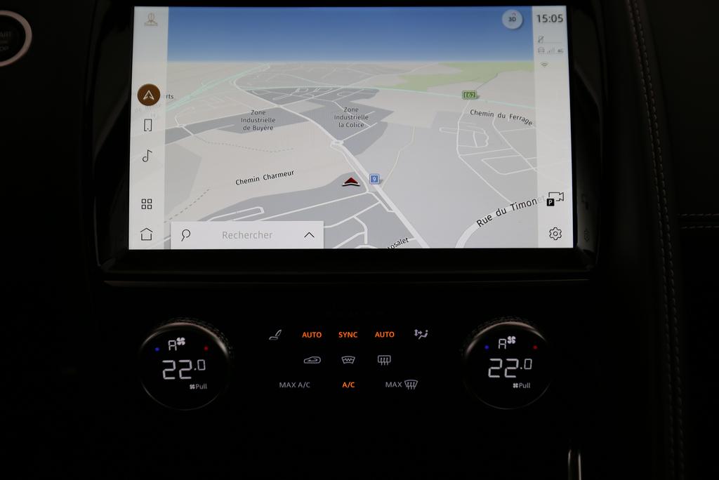 JAGUAR E-Pace 2.0 I4 200 R-Dynamic SE AWD-image-4