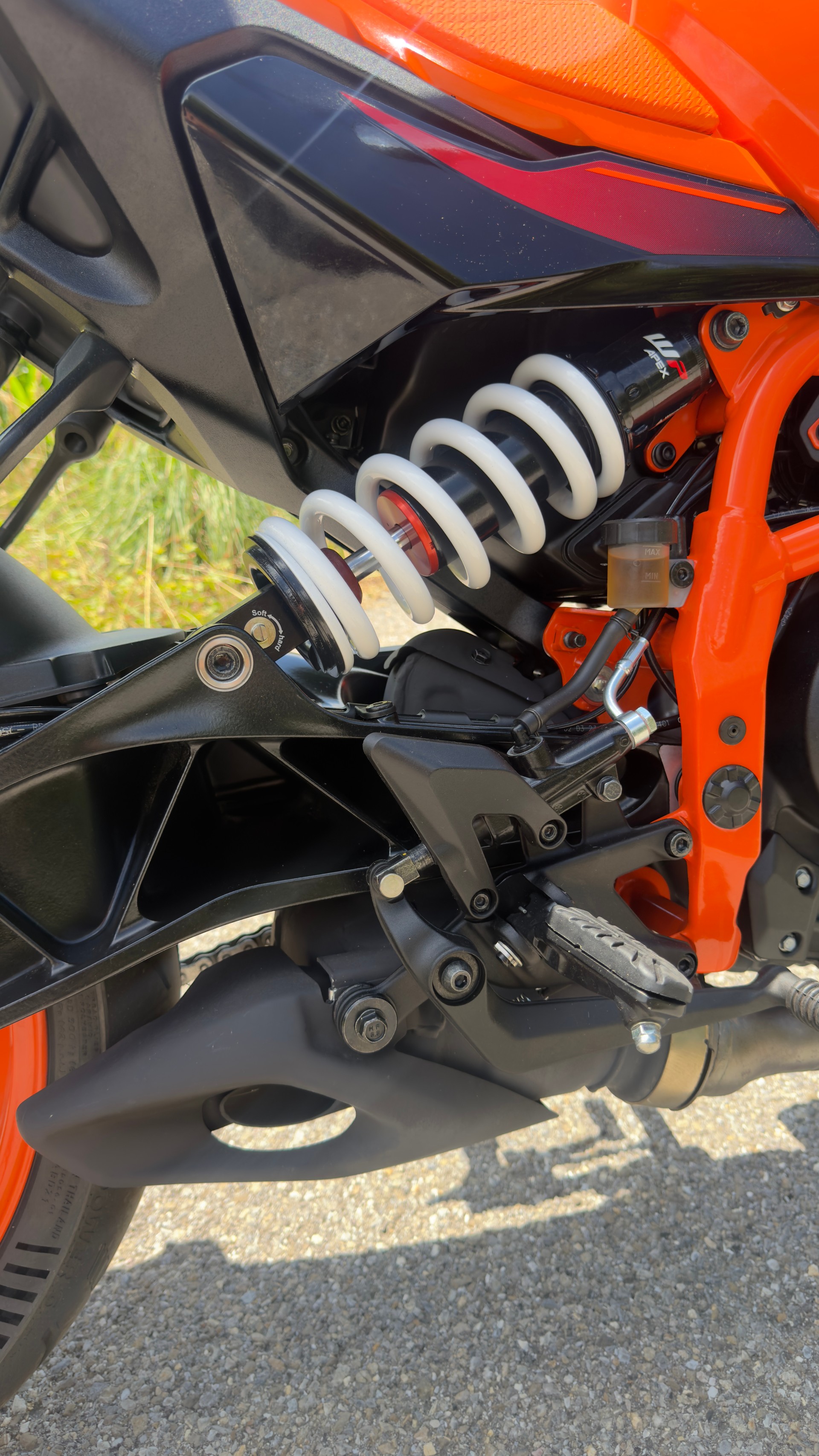 KTM 390 Duke-image-4