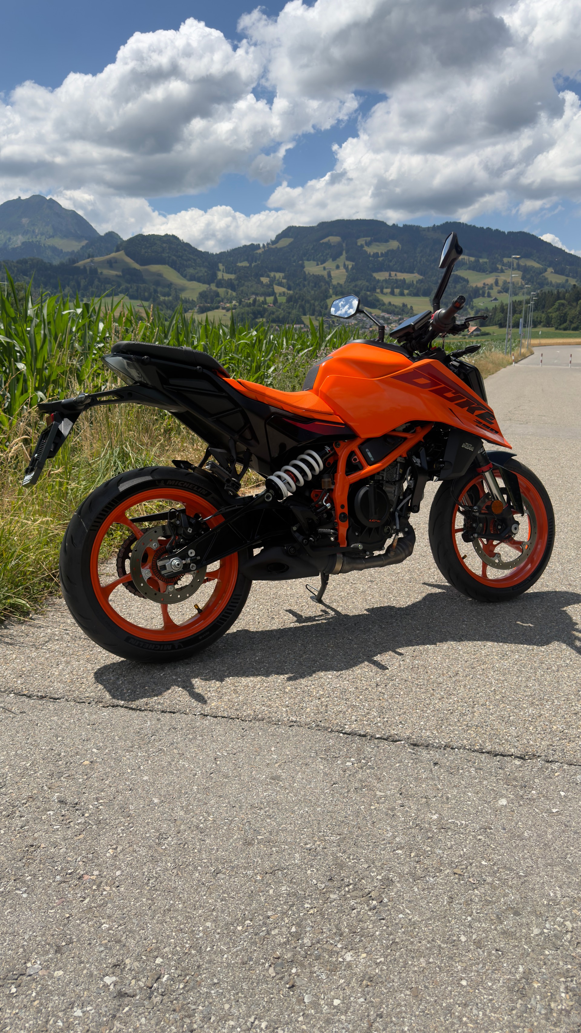 KTM 390 Duke-showroom-element-2