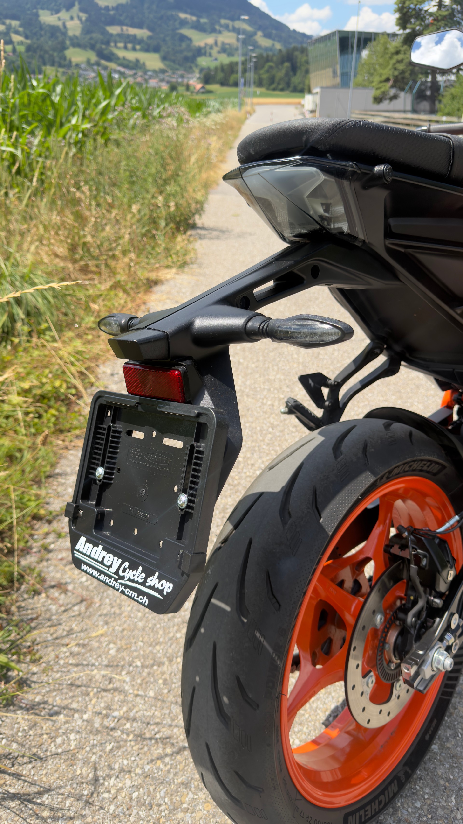 KTM 390 Duke-showroom-element-3