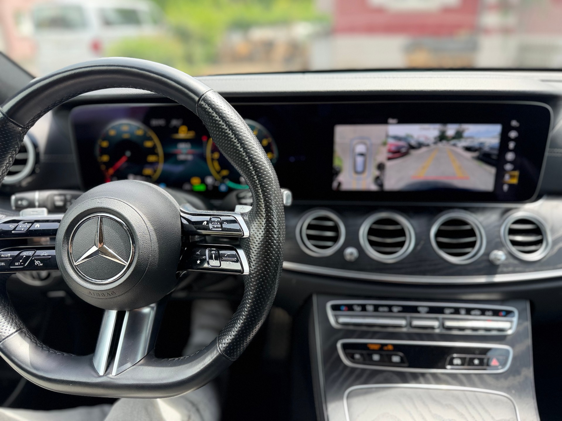 MERCEDES-BENZ E 300 de T 4Matic AMG Line 9G-Tronic-image-12