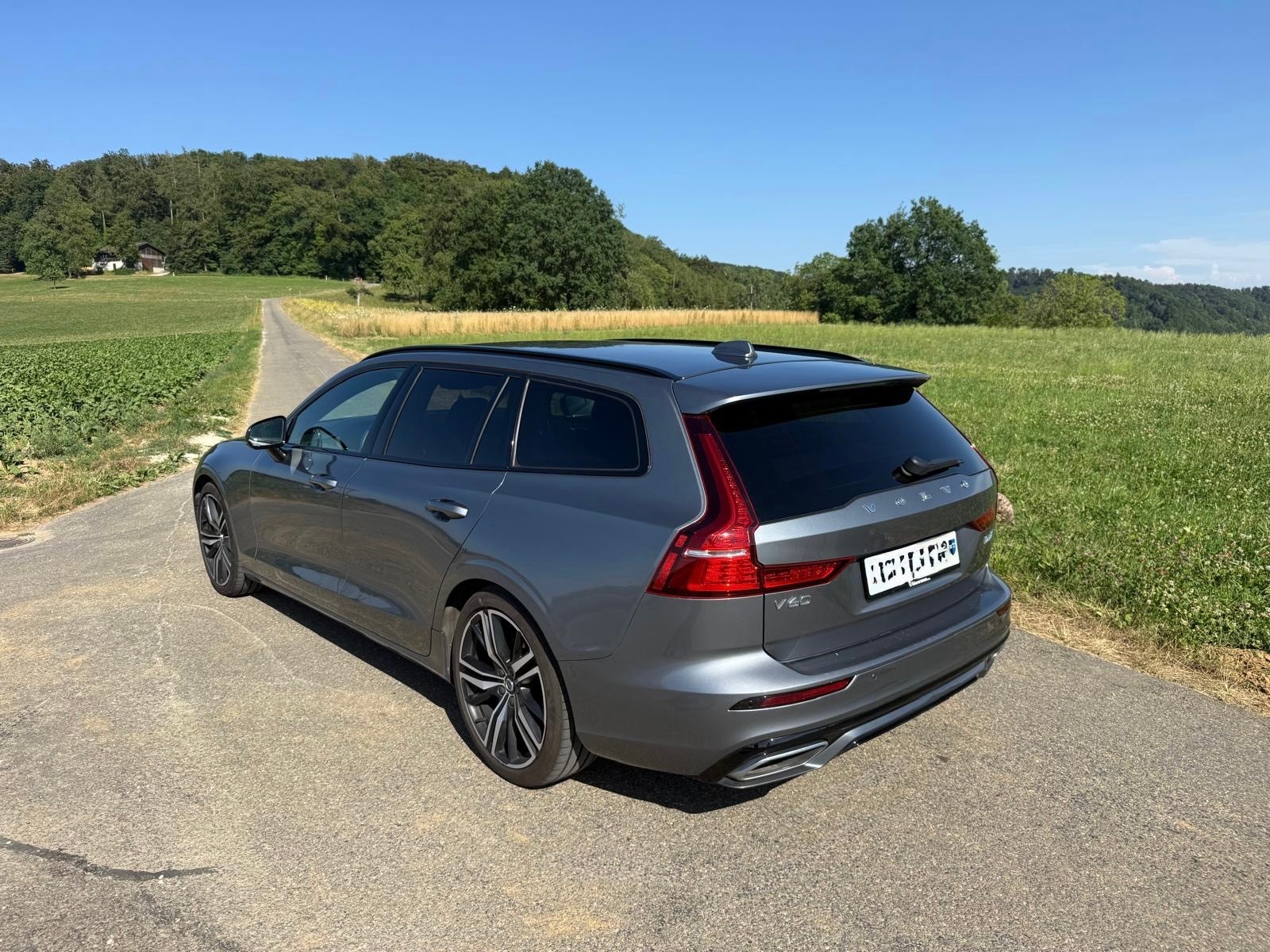 VOLVO V60 D4 AWD Momentum Geartronic-image-2