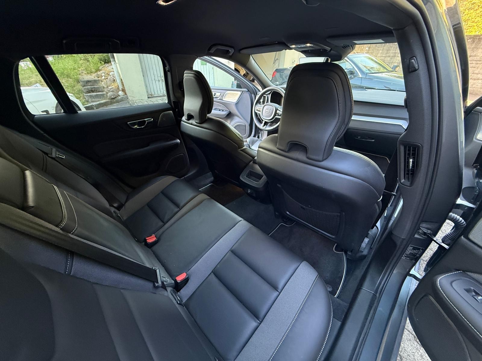 VOLVO V60 D4 AWD Momentum Geartronic-image-5