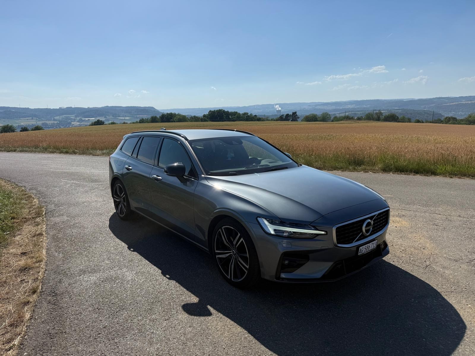 VOLVO V60 D4 AWD Momentum Geartronic-image-1