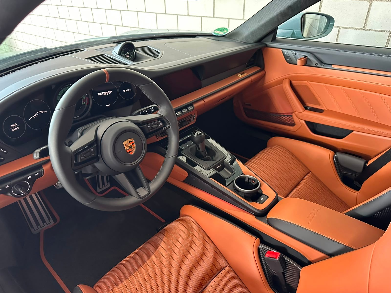 PORSCHE 911 S/T Sondermodell mit Heritage Design Paket "1 of 1.963"-image-4